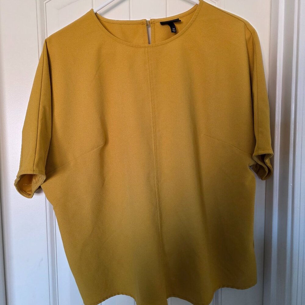 Mustard yellow short sleeve top